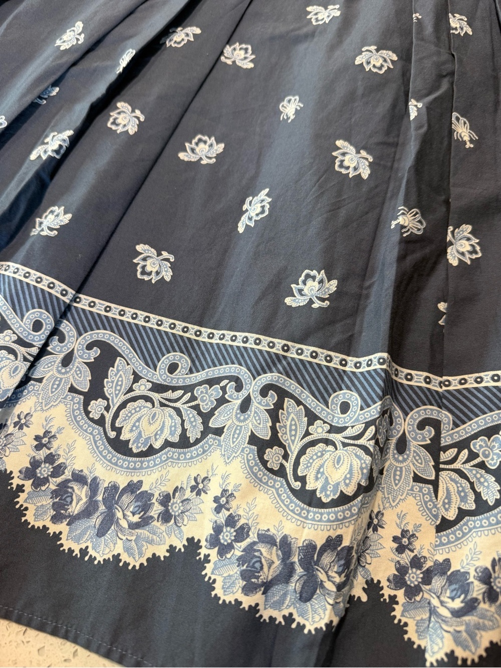 Liz Claiborne Navy Blue Floral Border Pleated Skirt - Picture 6 of 8